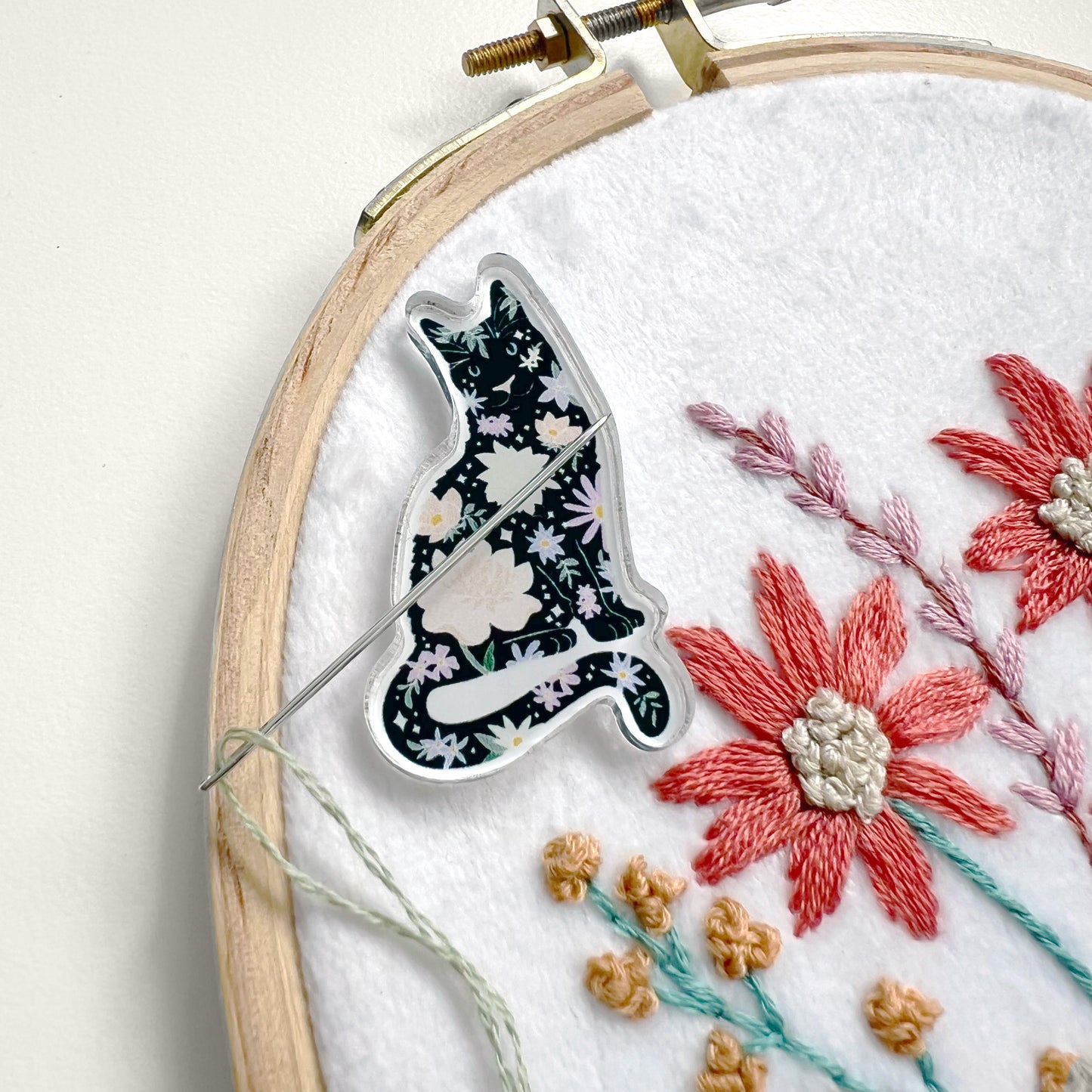 Blush Floral Black Cat Needle Minder