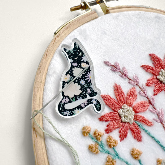Blush Floral Black Cat Needle Minder